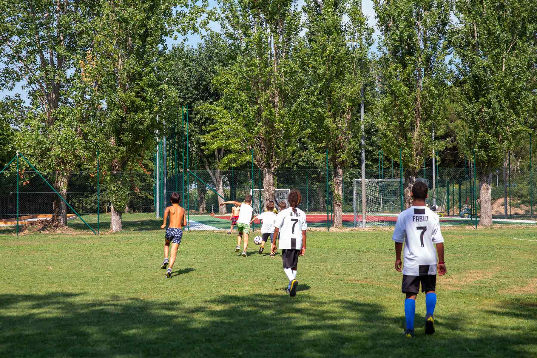 Sport e divertimento in uno scenario naturale